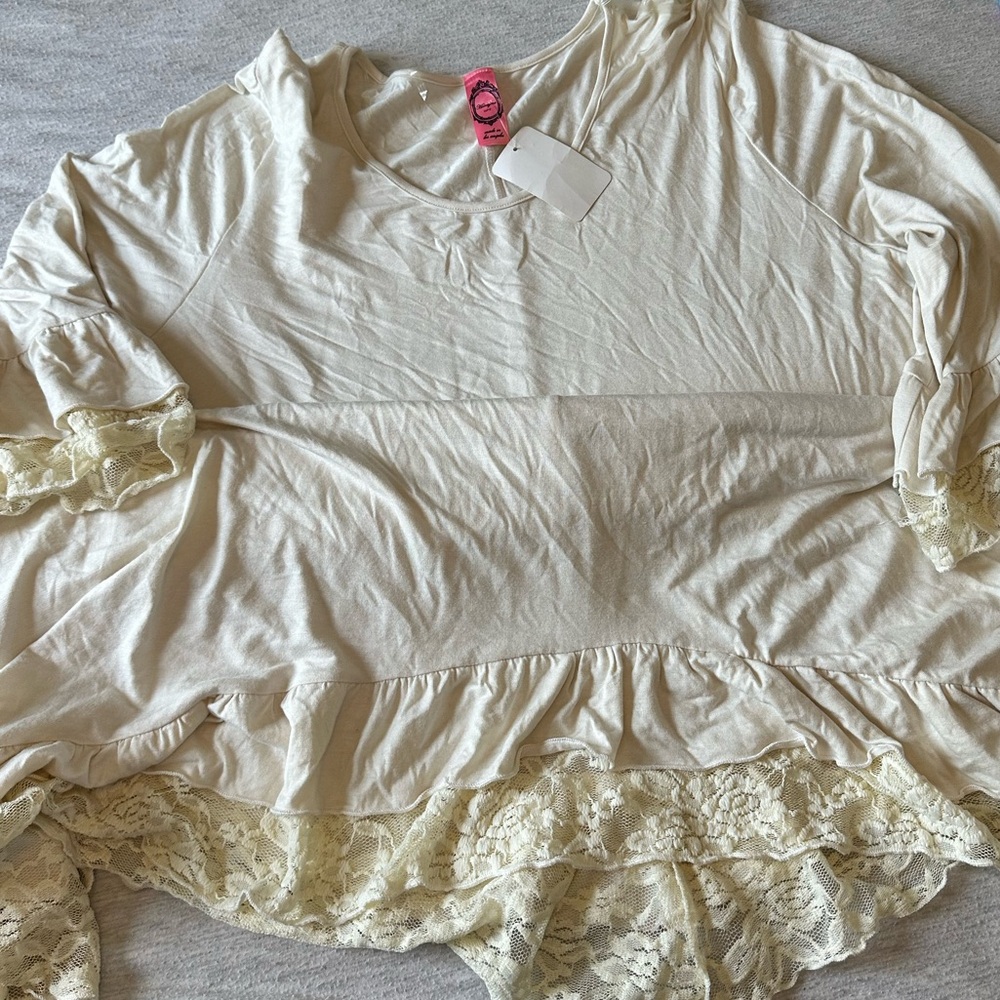 NWT 2X Cream Tunic with Lace Ruffles